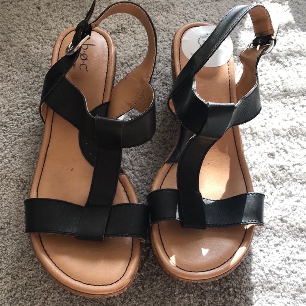 B.O.C Size 9 Black Leather Wedges
